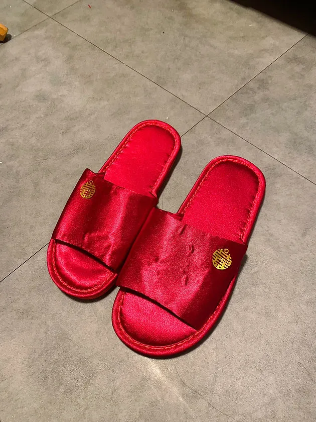 上頭紅拖鞋 12