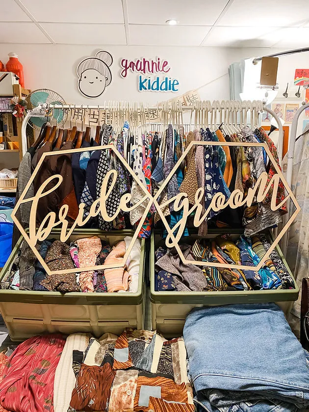 Bride & Groom 六角形木牌