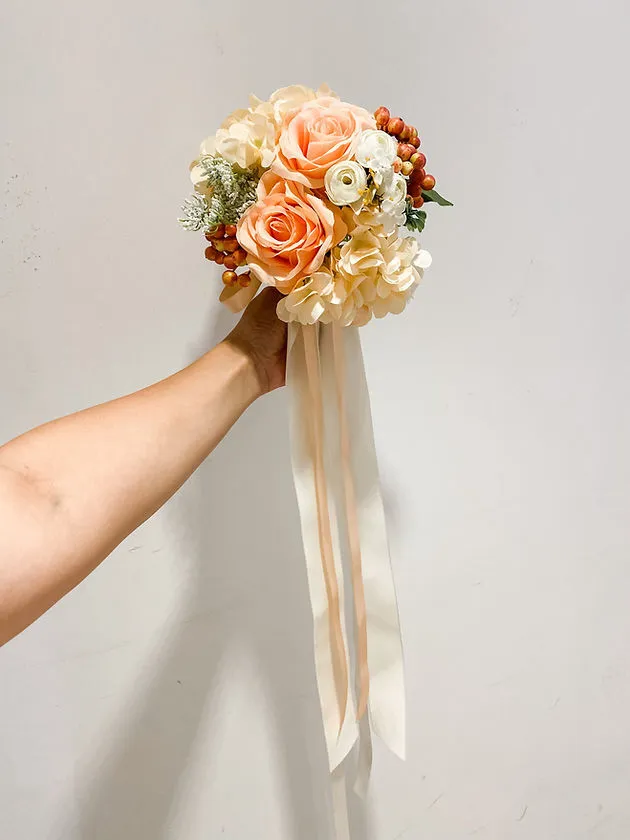 姊妹手捧絲花束 06