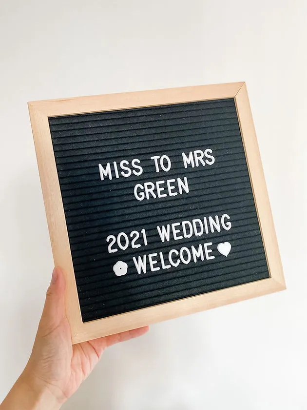 木紋黑底字母板