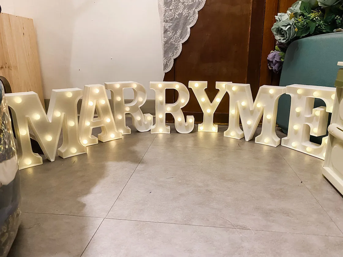 MARRY ME 字母燈牌