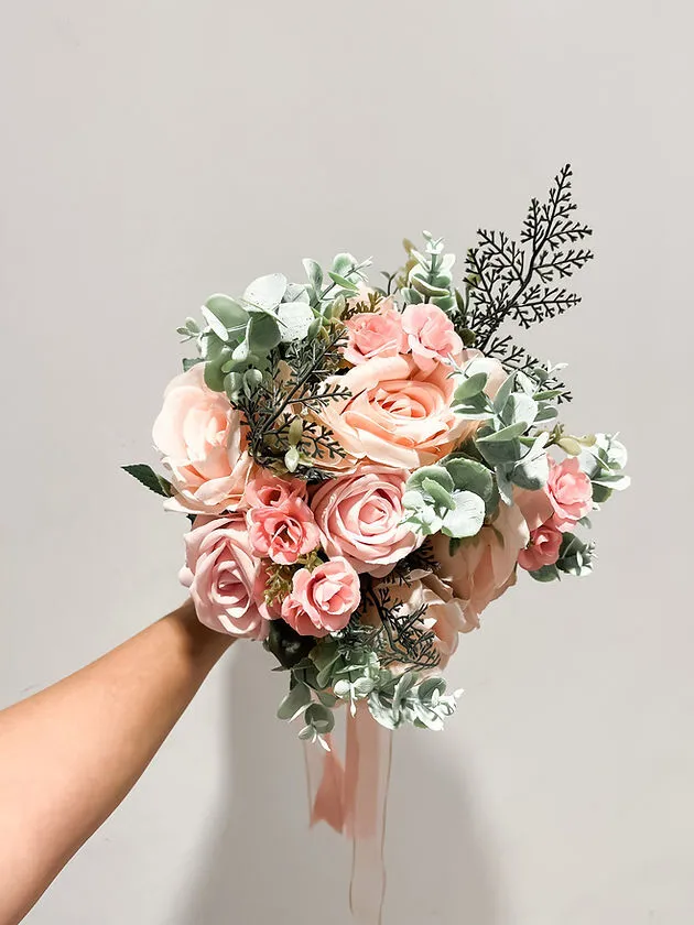 姊妹手捧絲花束 08