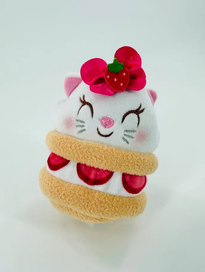 Munchlings Marie Strawberry Pound Cake Bag Charm