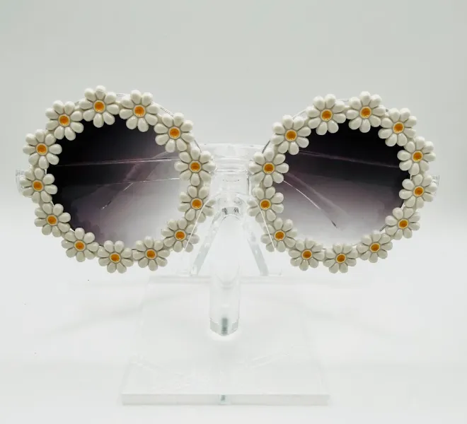 Round White Flower Sunglasses