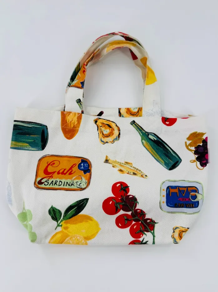 Lisa Says Gah Fruit Print Tote