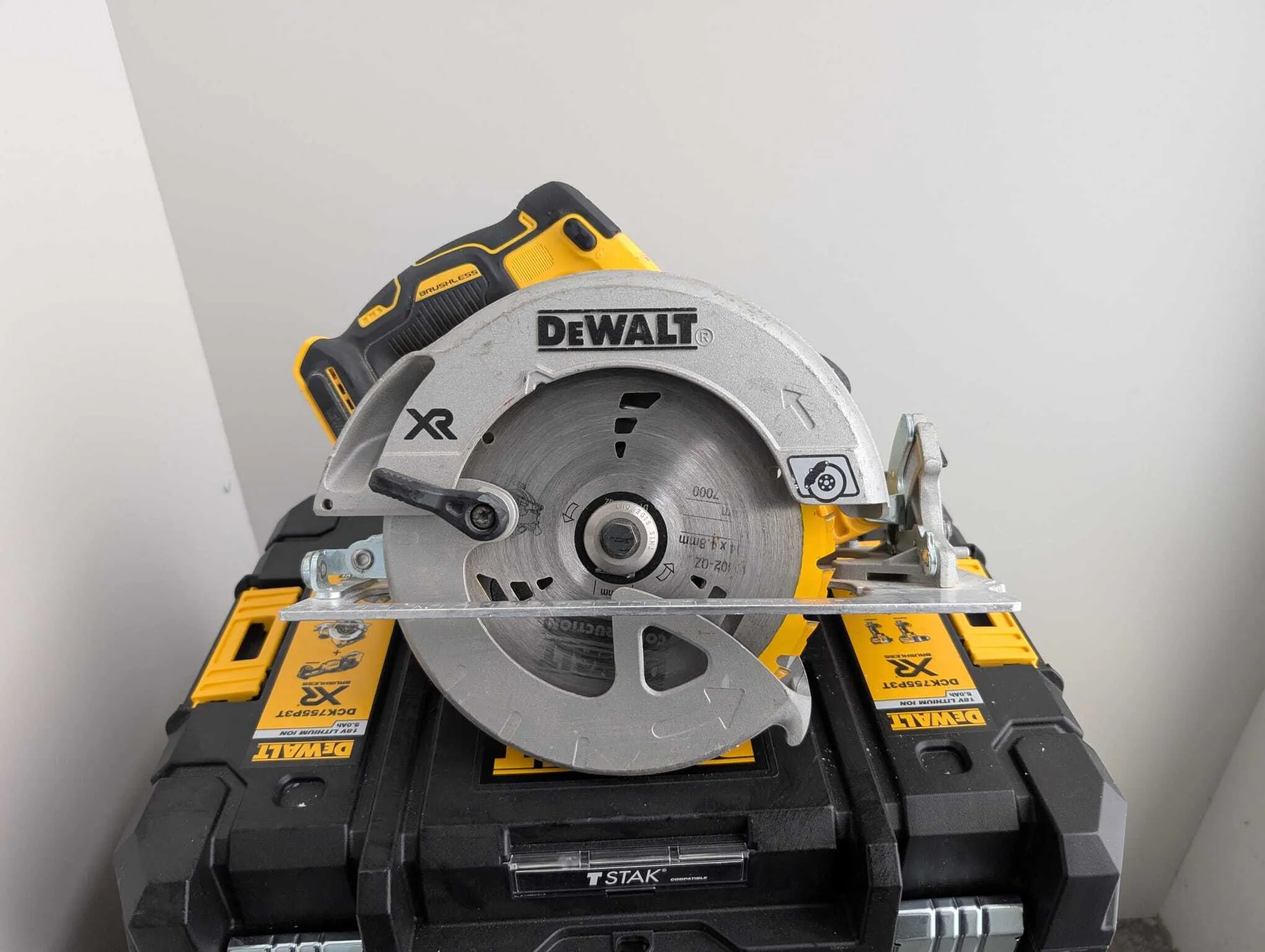 DeWALT DCS570 Cirkelzaag