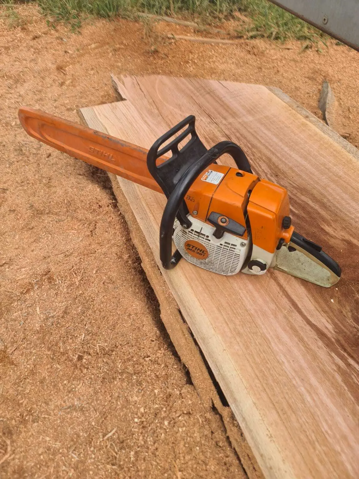 Chainsaw 22in (550mm) - Stihl MS381