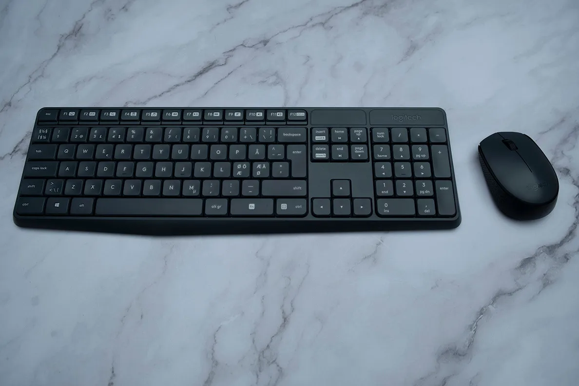 Logitech langaton näppäimistö ja hiiri