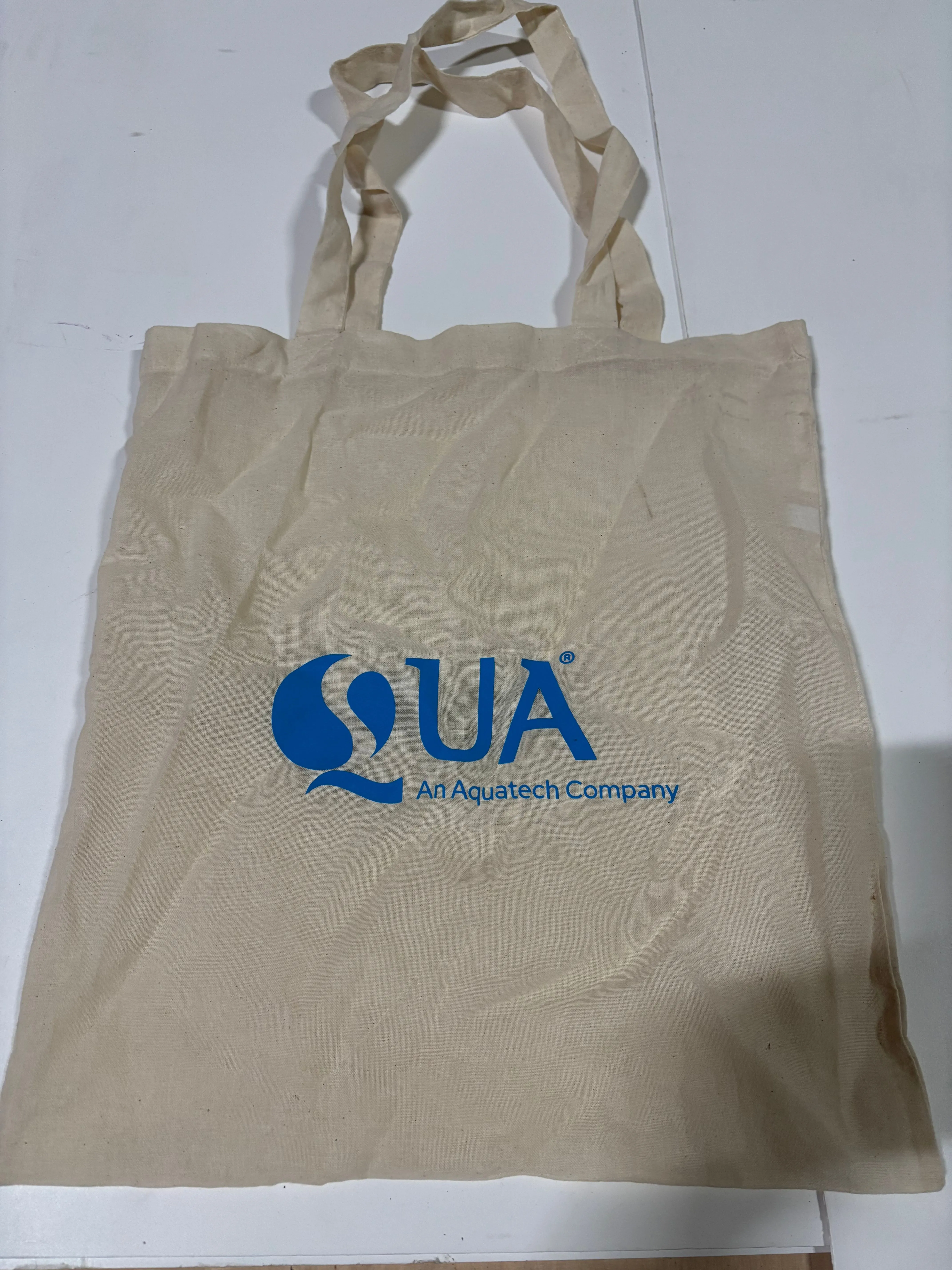 Tan QUA shopping bag