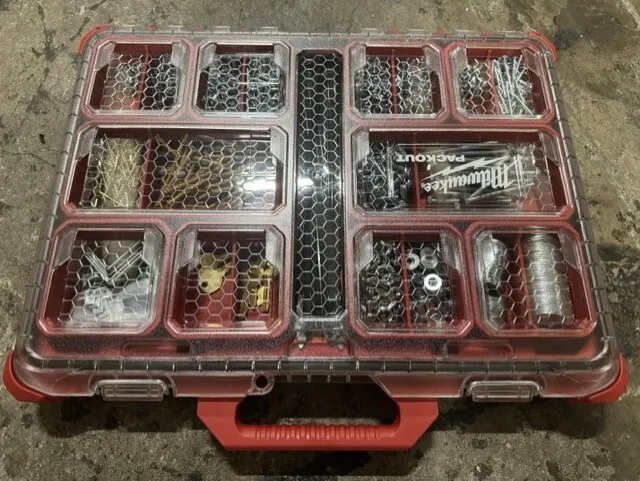 I&D Fasteners Box