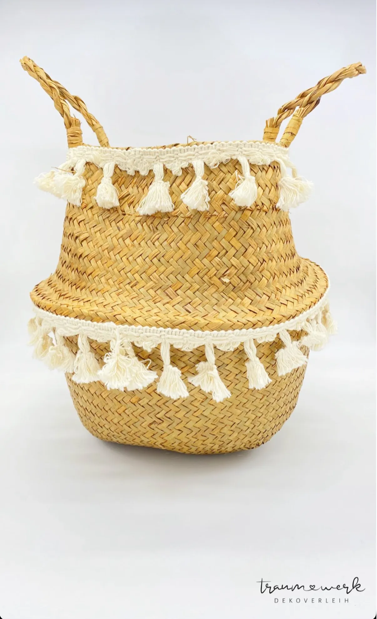 Korb mit Quasten 