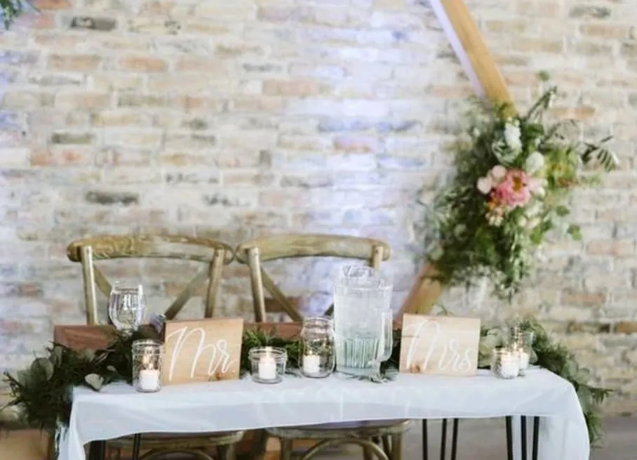 Wood Mr/Mrs Sign Set