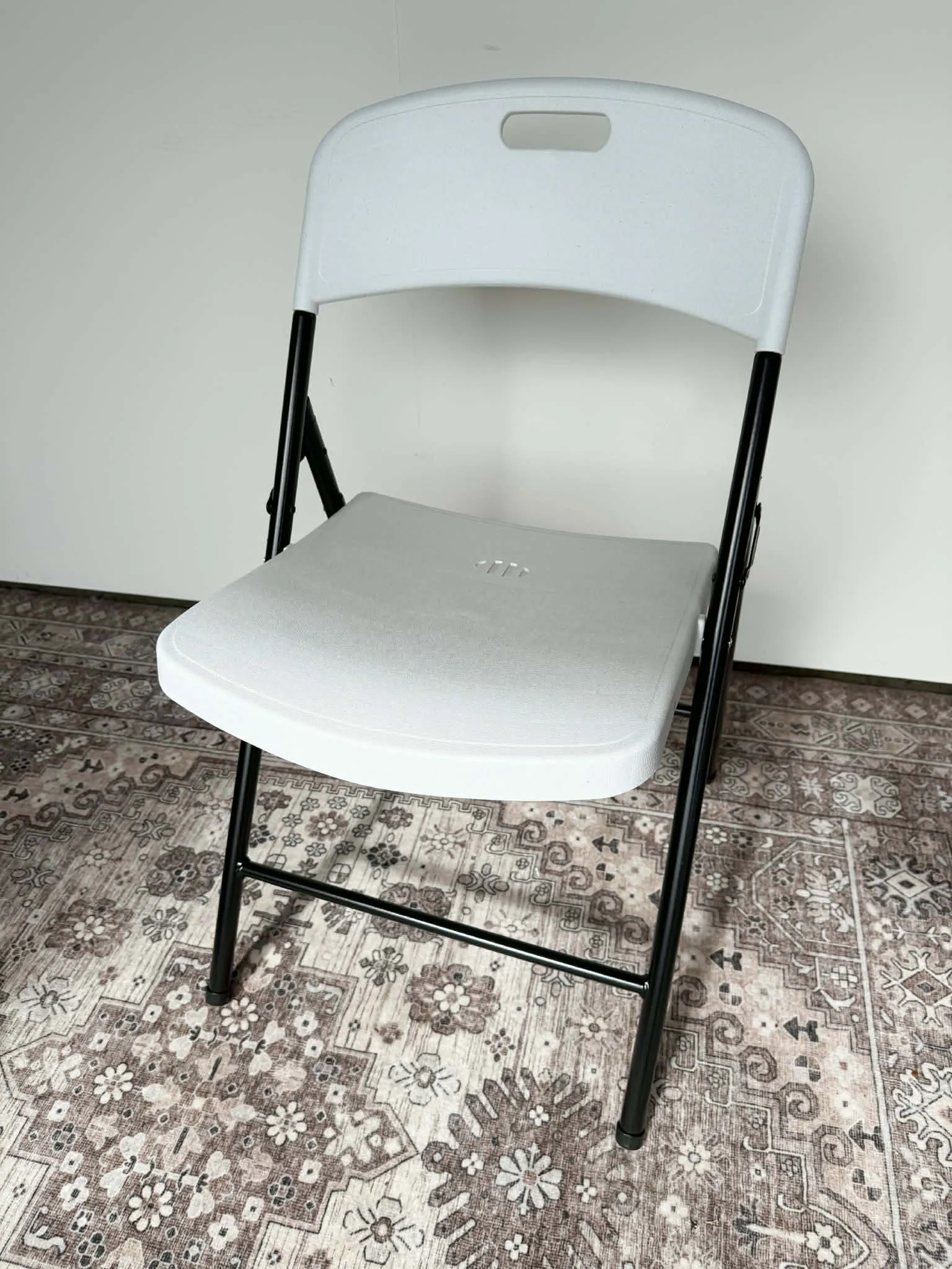 Heavy Duty White Folding Chairs