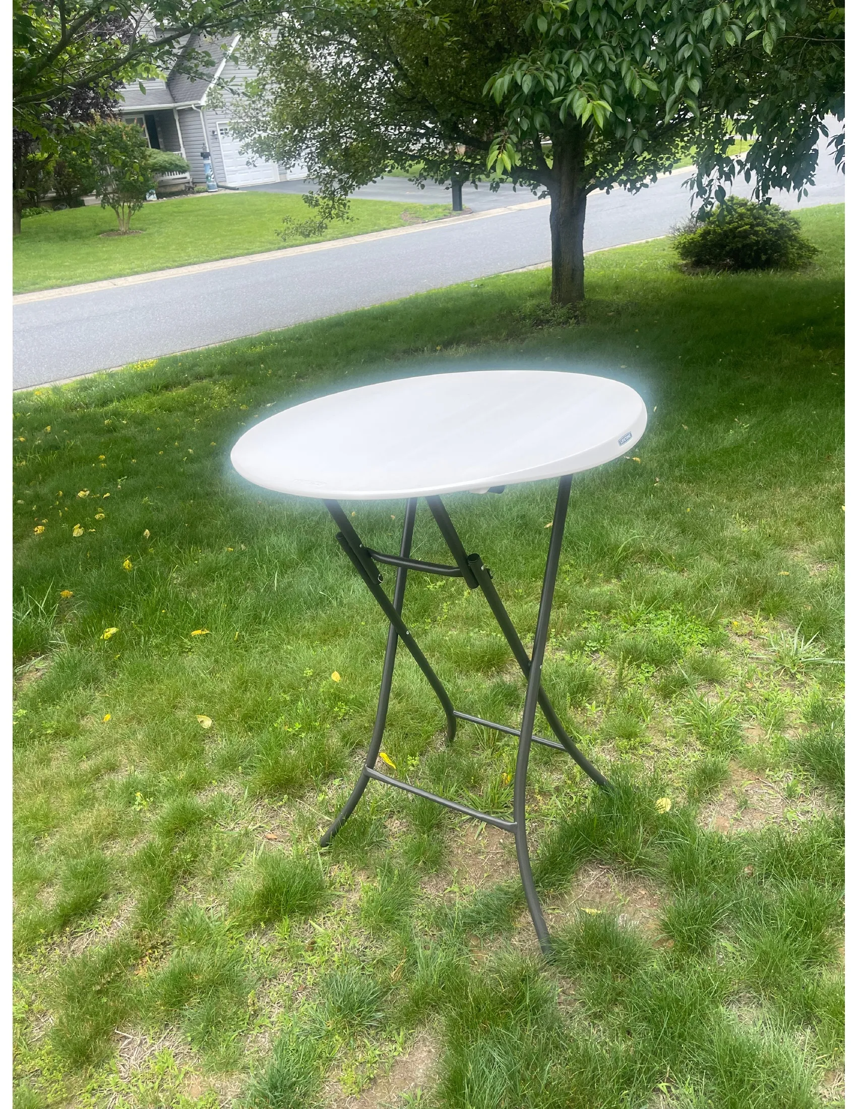 Cocktail table 