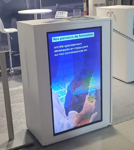 Comptoir d'accueil TV