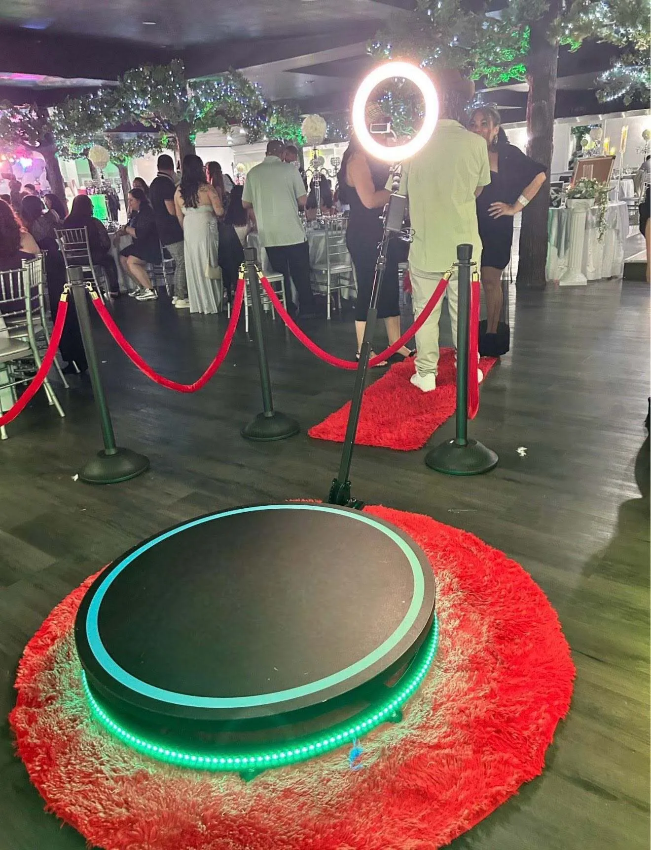360 PHOTO BOOTH RENTAL WITH ATTENDANT 
