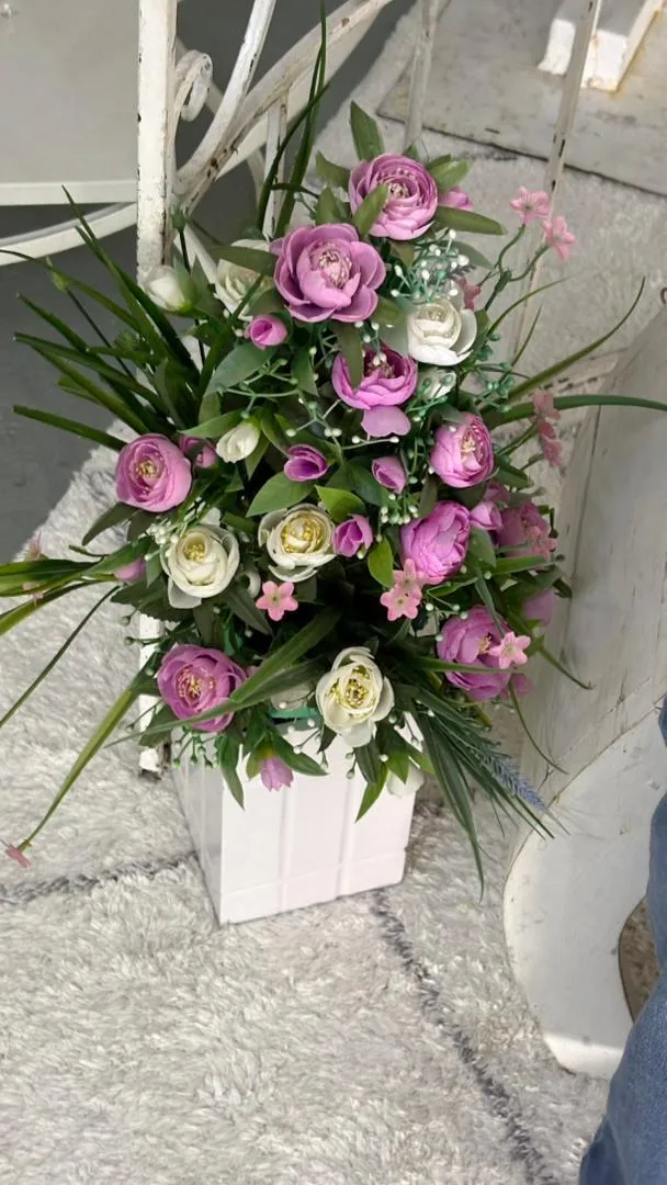 Bunga Hiasan Pasu Putih