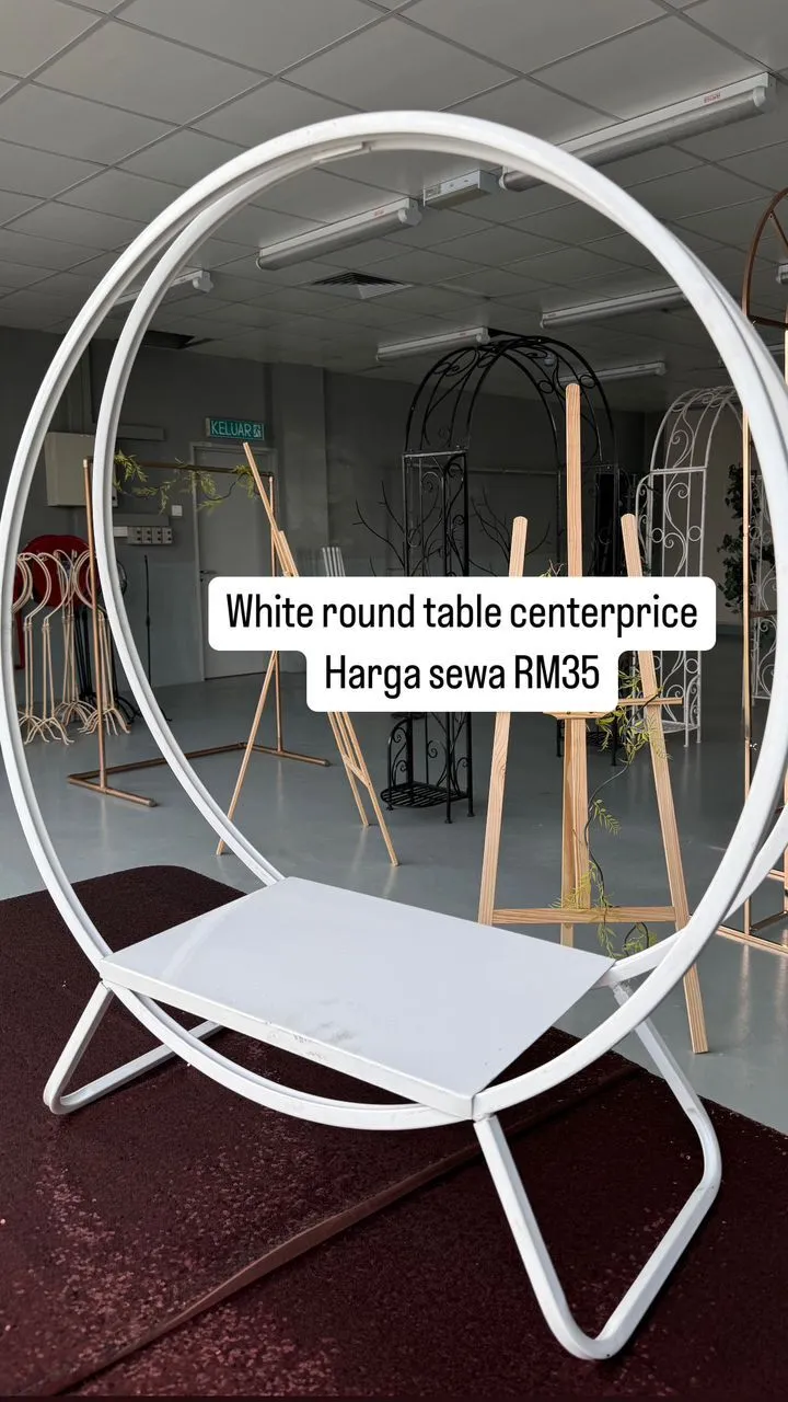 White Round Centerpiece 