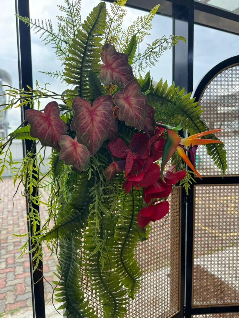 Bunga tropical gantung