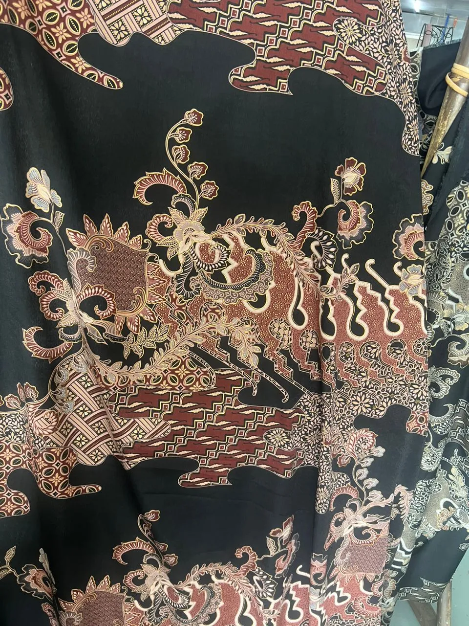 (SM) Kain Batik Halus Dark Brown 