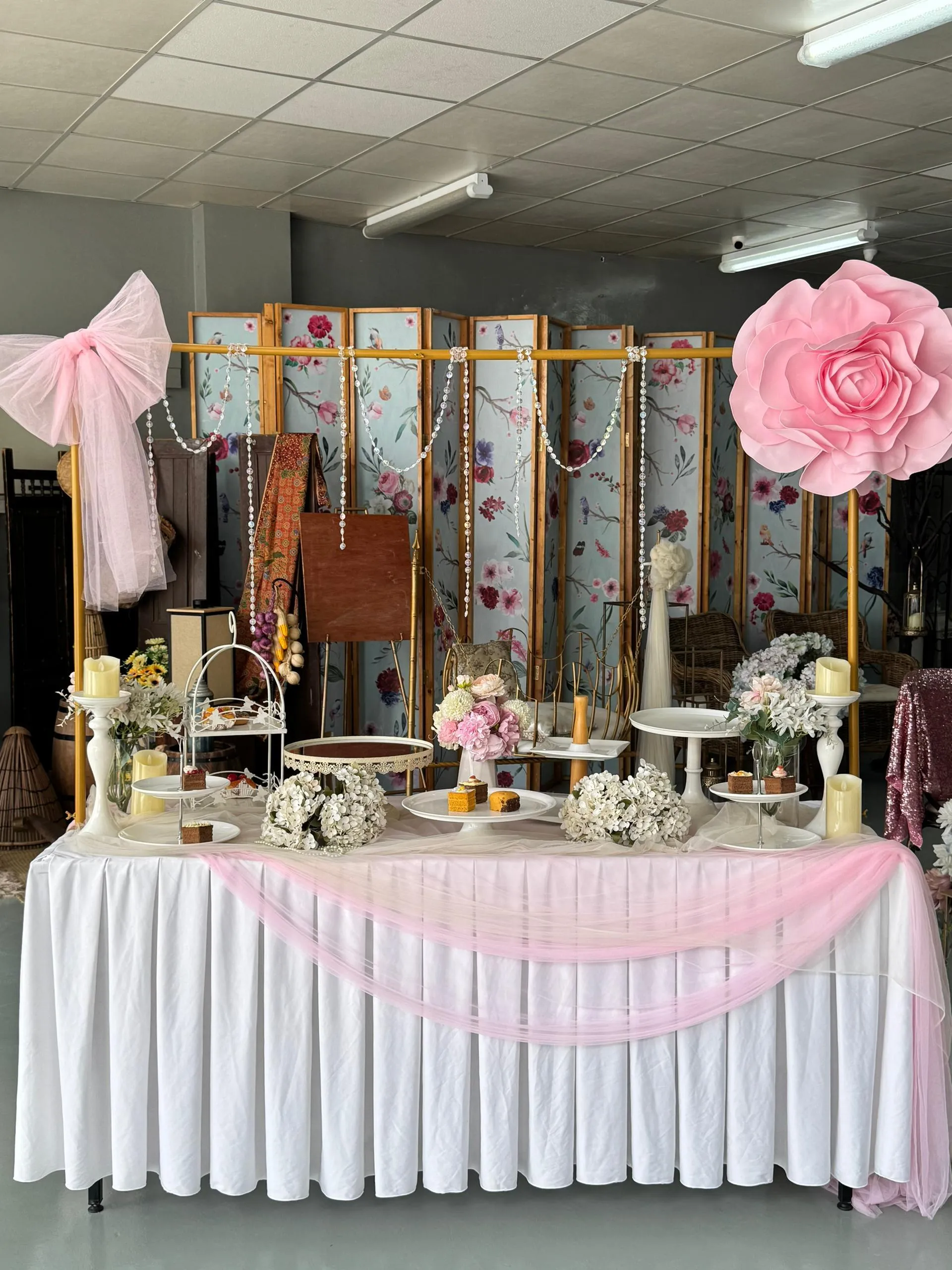 Dessert table White Pink