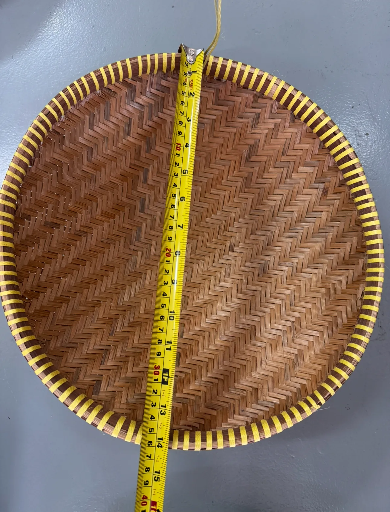Nyiru tampi Bulat kuning L 36cm