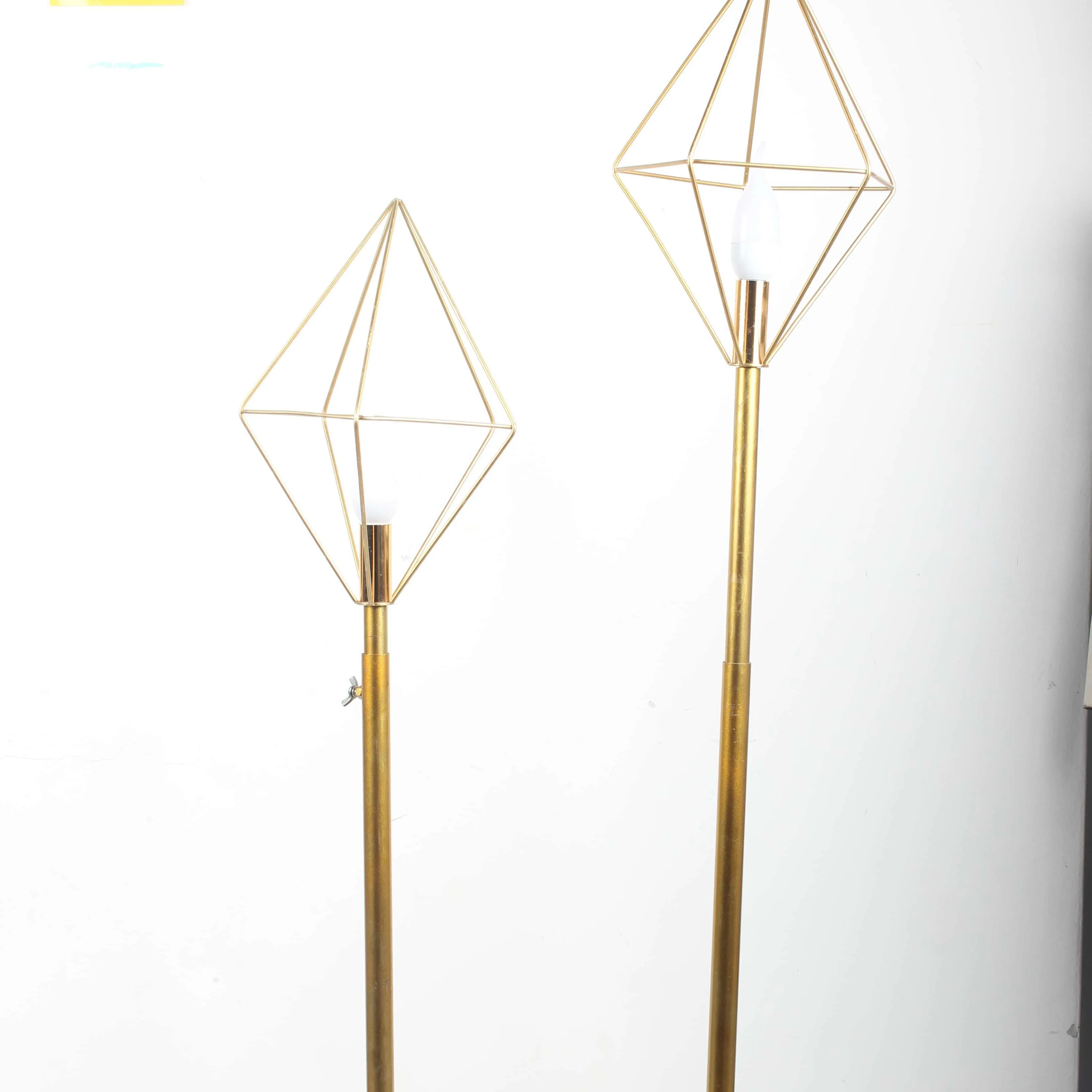 (CYB) Diamond Light Gold Walkaway