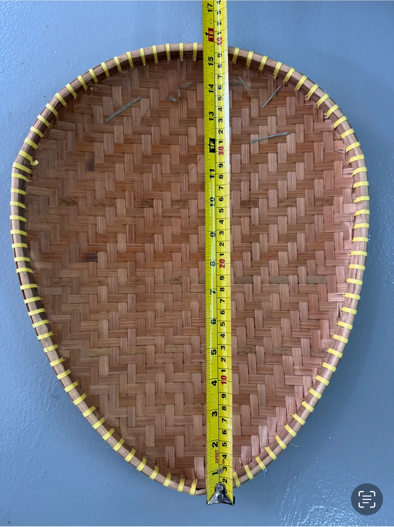 Nyiru tampi segitiga kuning M 40cm