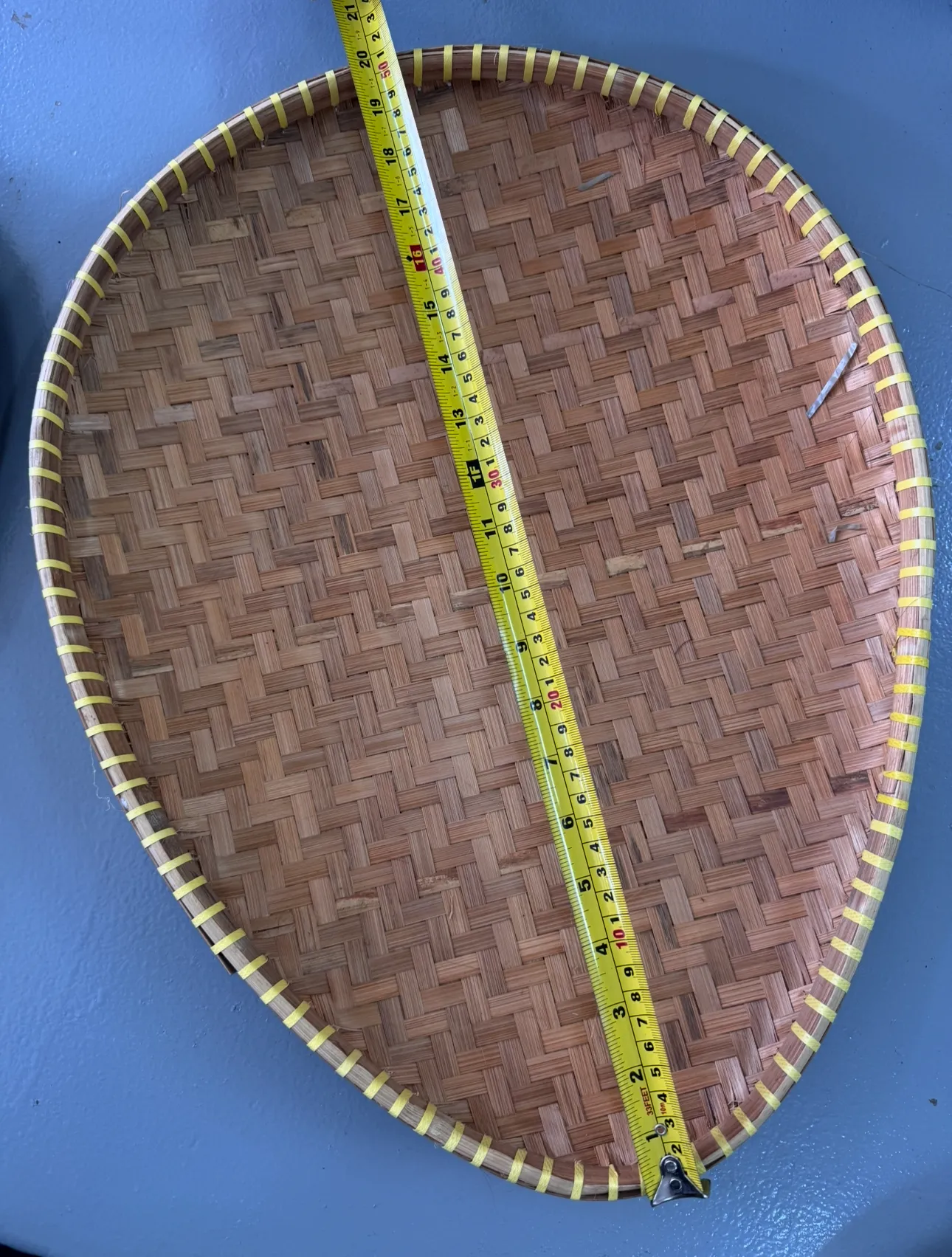 Nyiru tampi segitiga kuning L 50cm