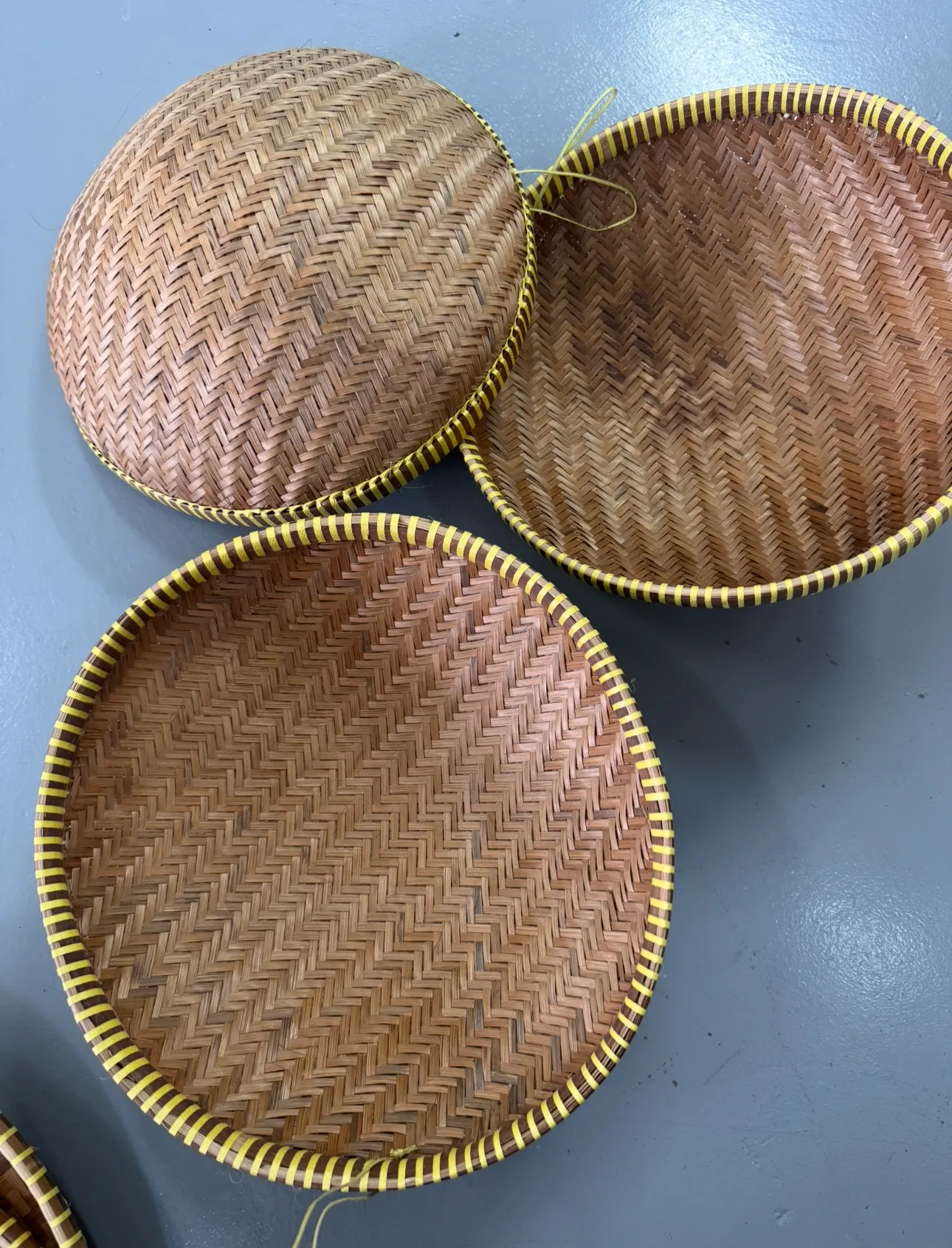 (SM) Nyiru tampi Bulat kuning L 36cm