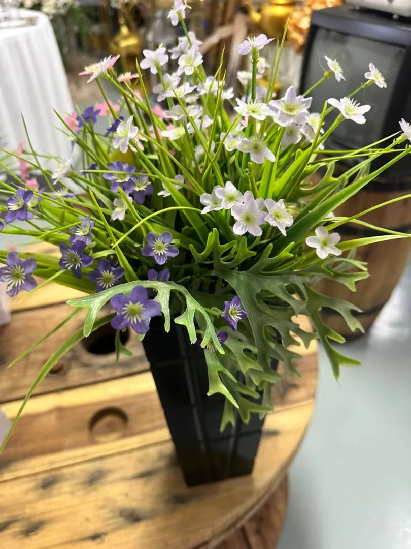 Bunga Hiasan Pasu Hitam