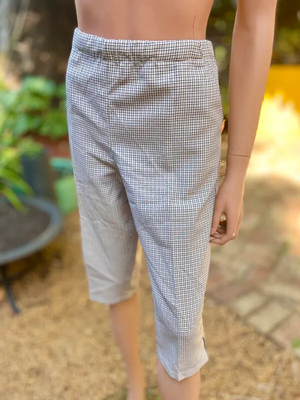 Brown Checked Capri Pants with Pockets