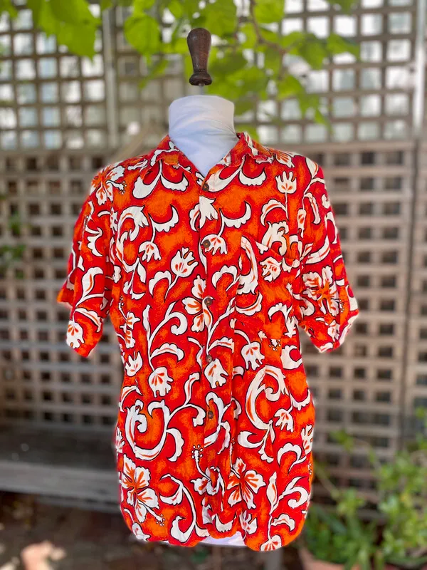 Short-Sleeved Orange Hawaiian Shirt with Hibiscus motif