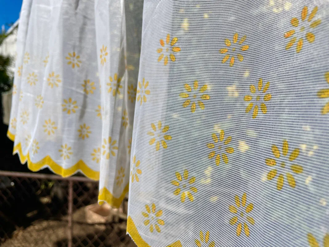 Floral Mesh Cafe Curtain (single) 1