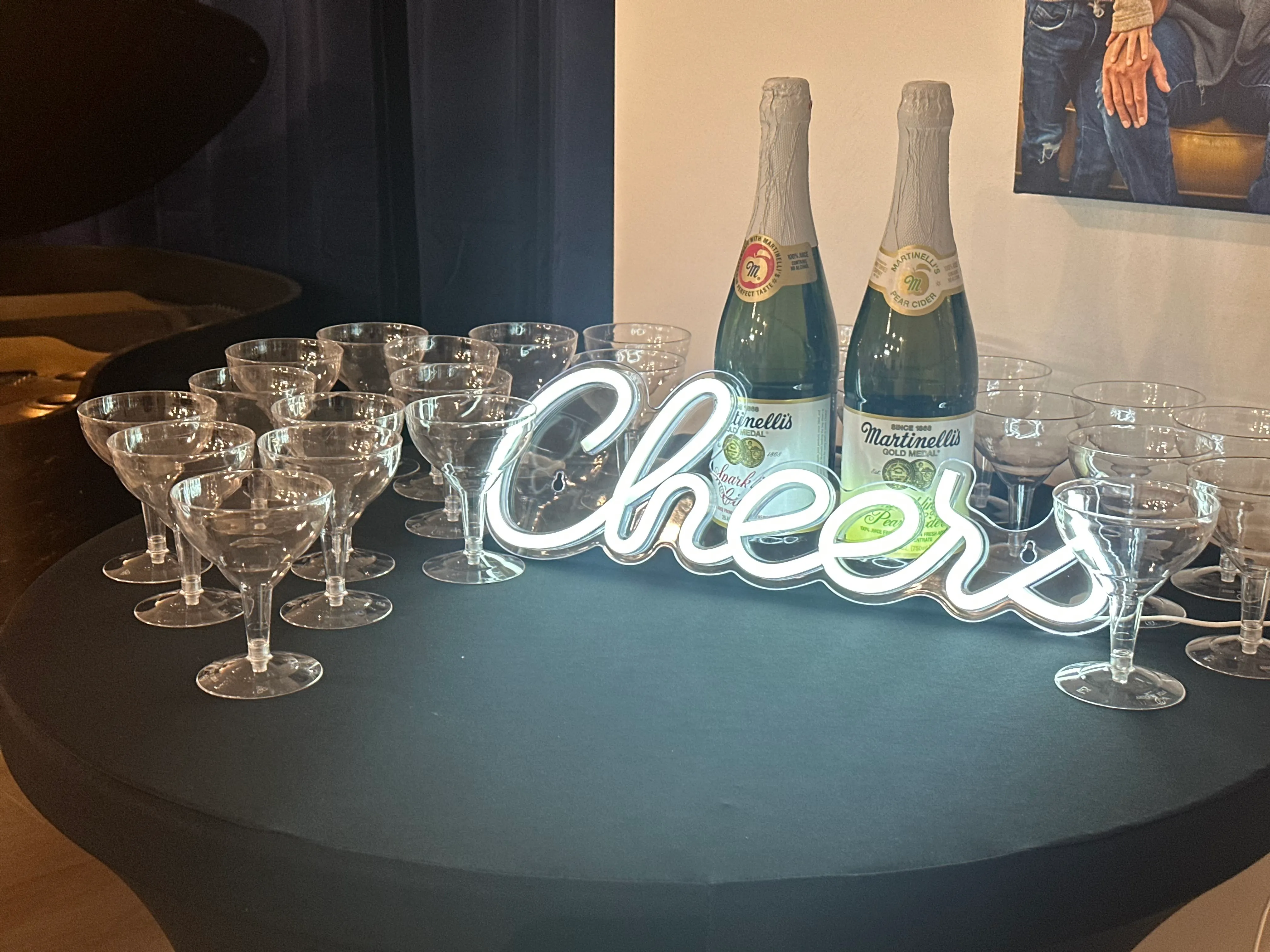 Light Up Sign - "Cheers"
