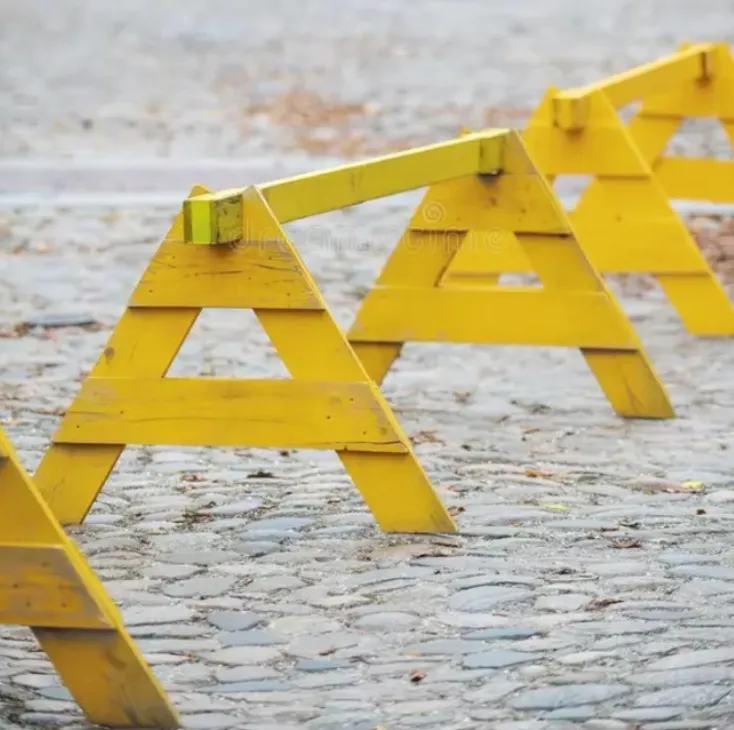 Wooden Yellow Barricades 10FT