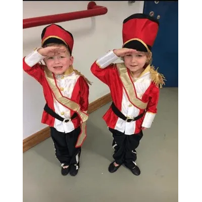 W13 - Red Solider Outfit