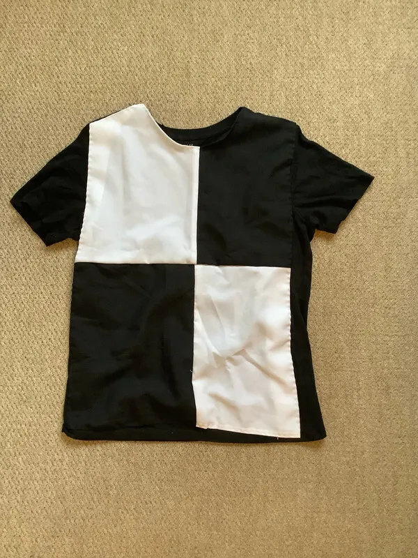 B37 - Boys Black and White T-Shirt 