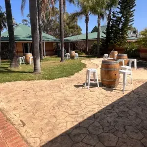 5 Barrels & 20 Stools Package