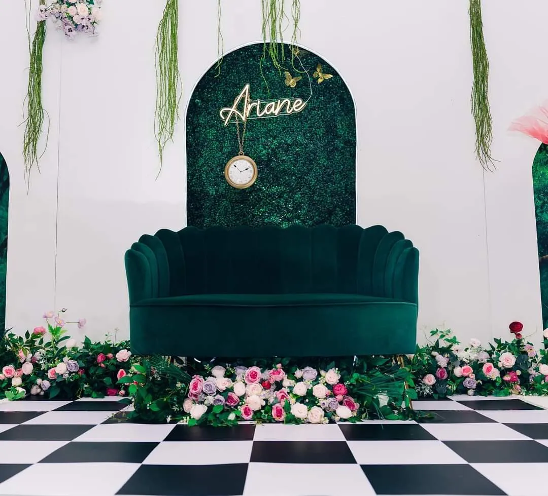 SOFAS, SETTES AND SECTIONALS