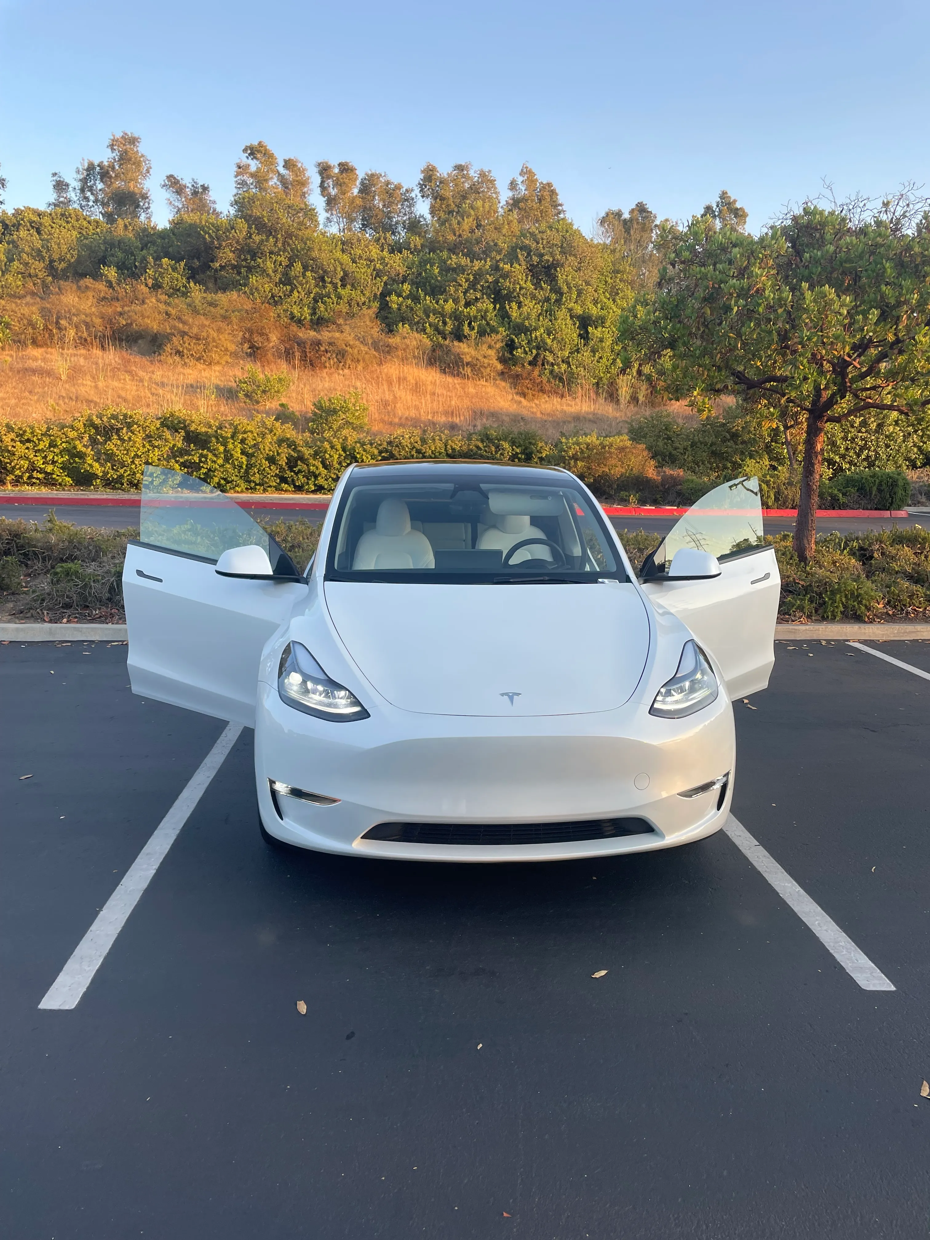 Tesla Model Y 2024 – AWD, White