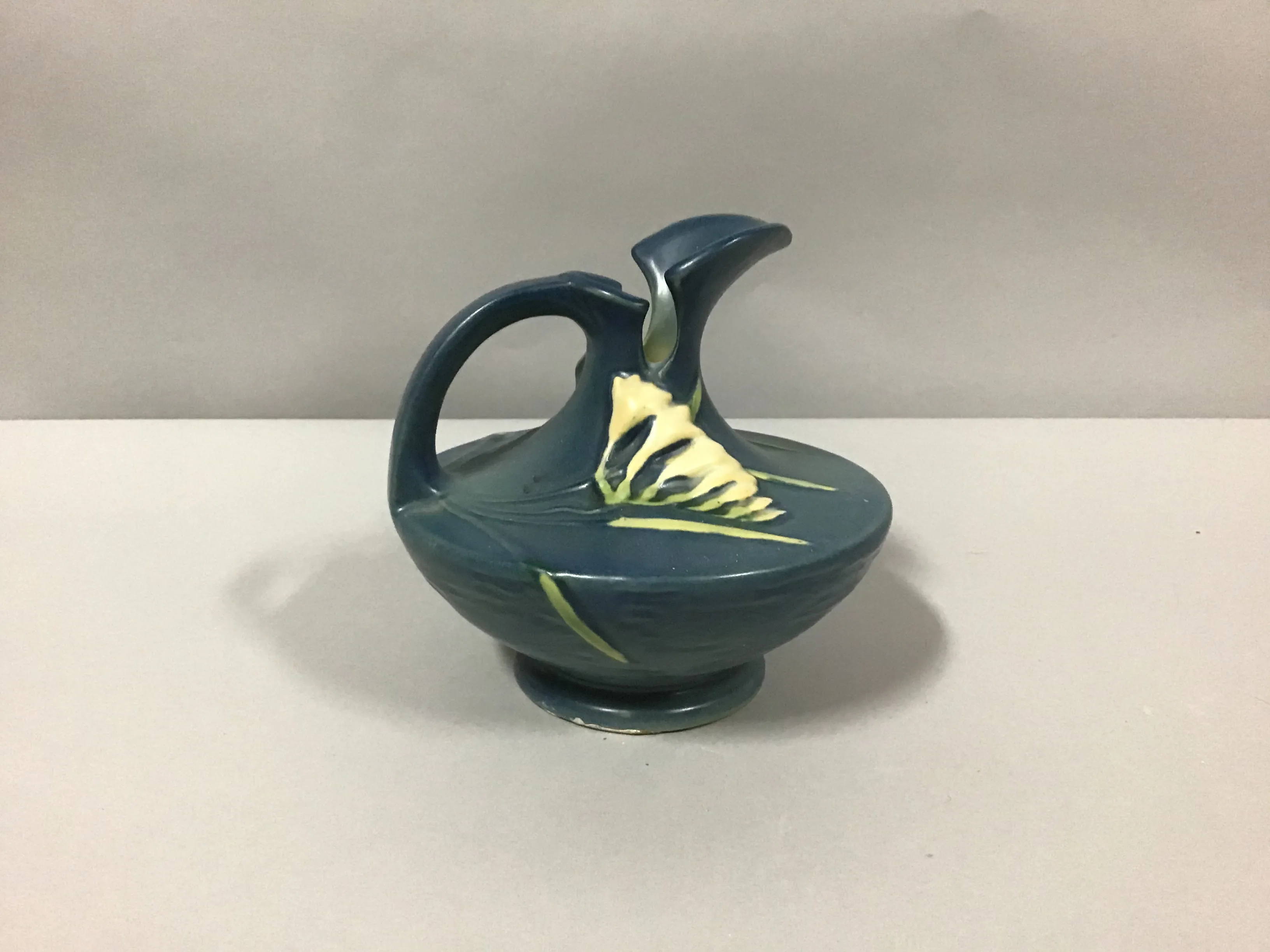 Roseville pottery delft blue pitcher with yellow freesia flower 5.5"