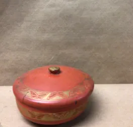 red round catchall box with lid gold butterfly design 3"