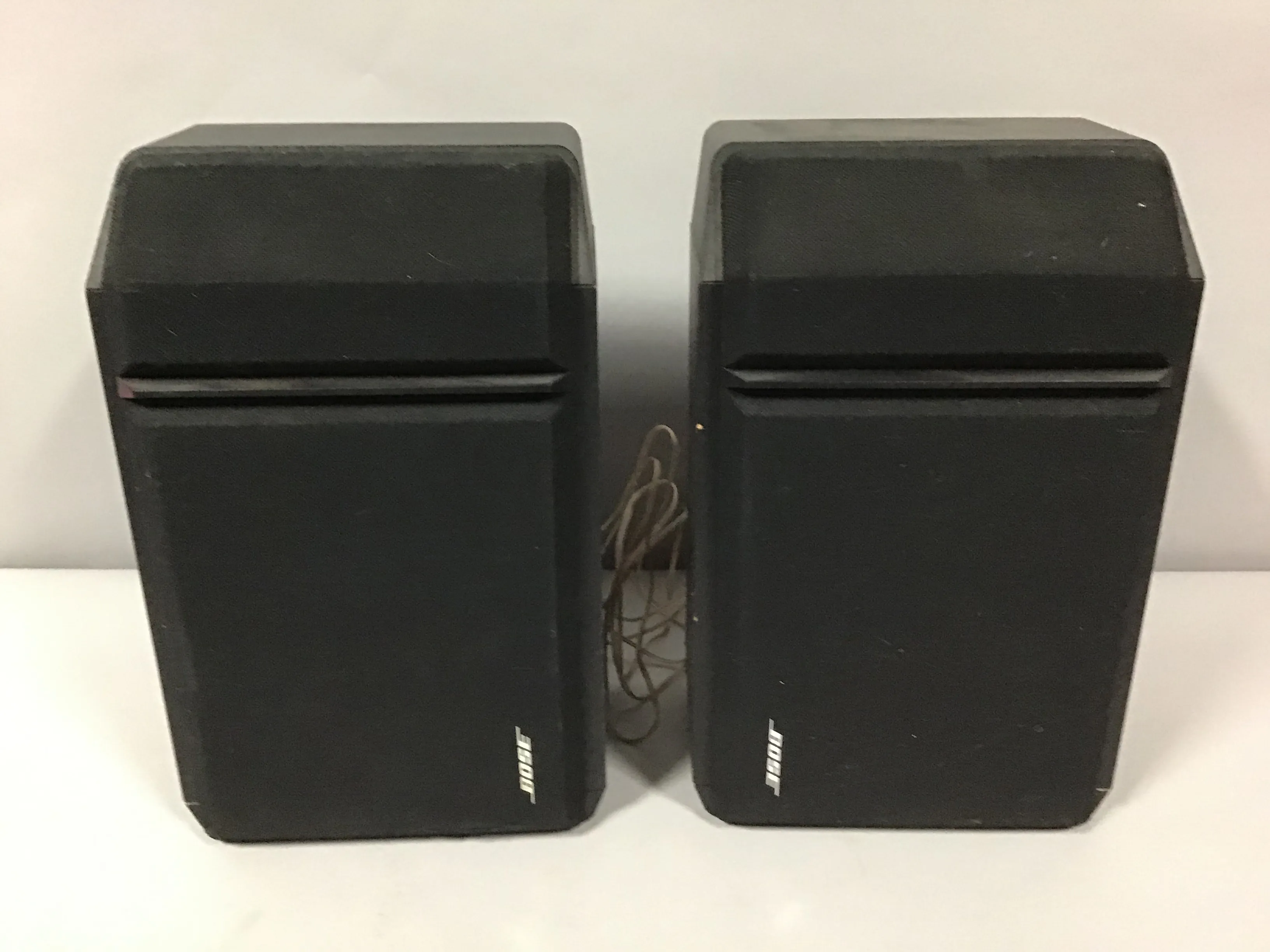 pair black bose speakers x2    15" x6 "x9.5"