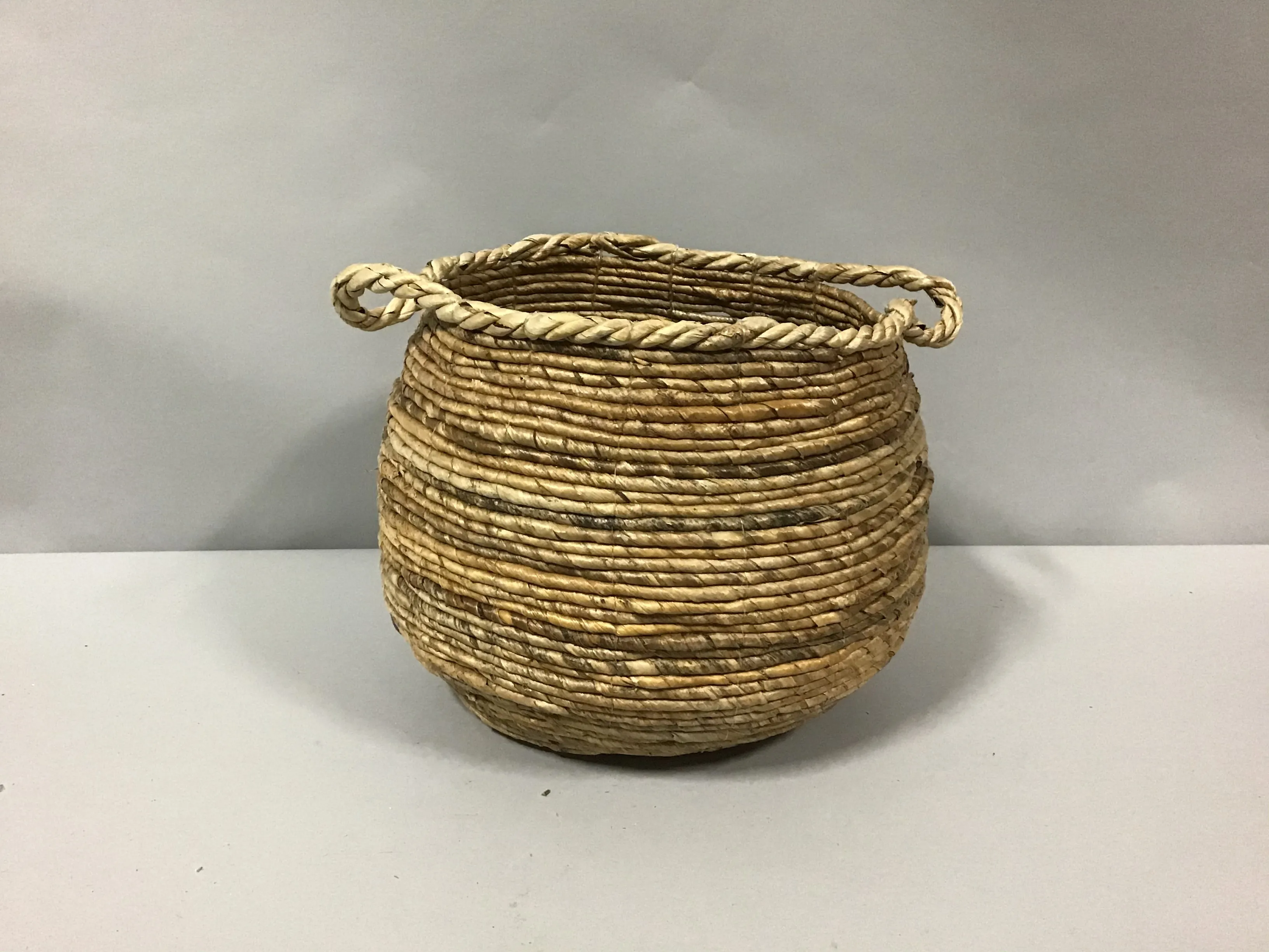 basket with handle 