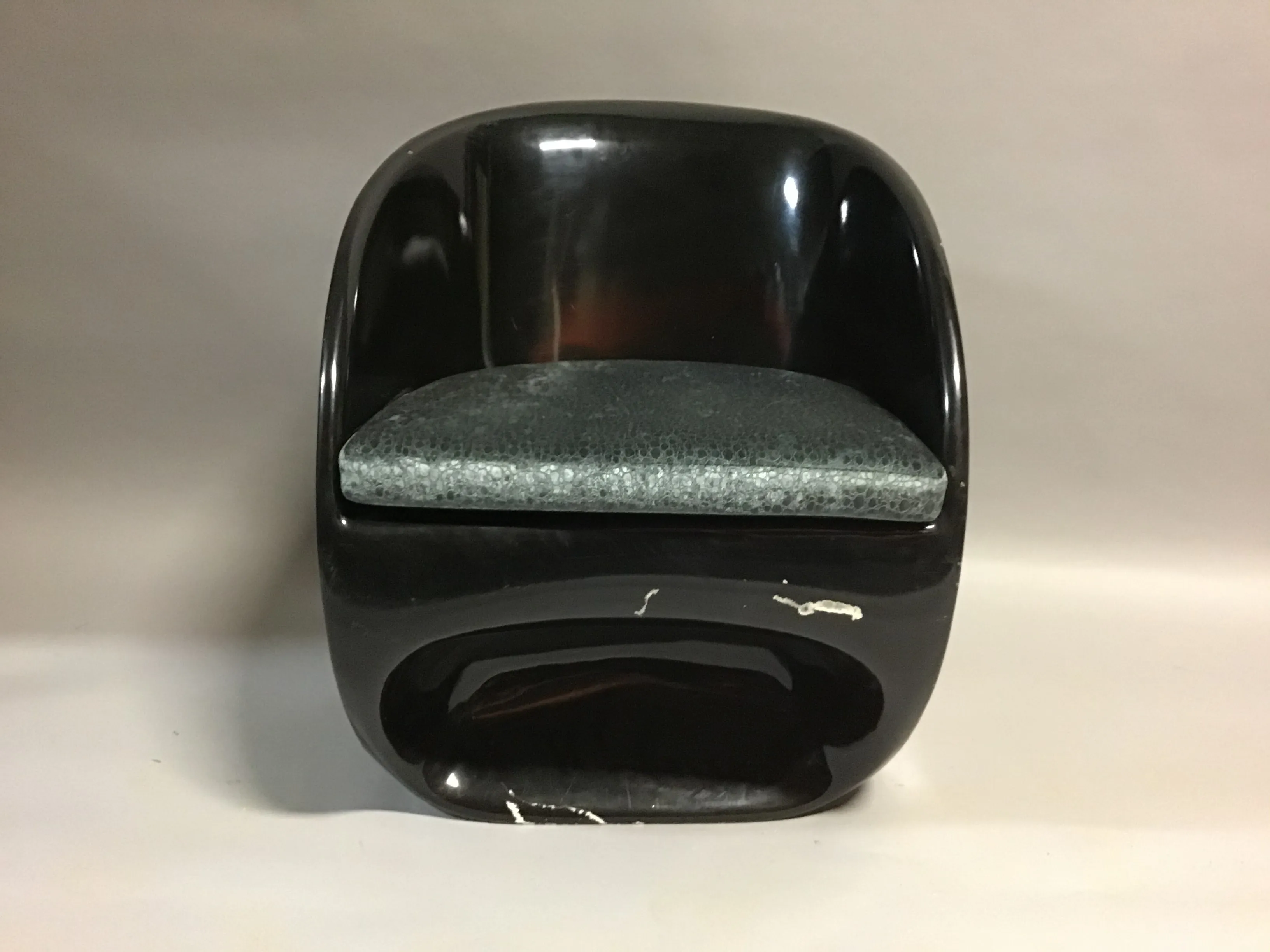 black roche bobois chair 31'lx 25"wx32"h