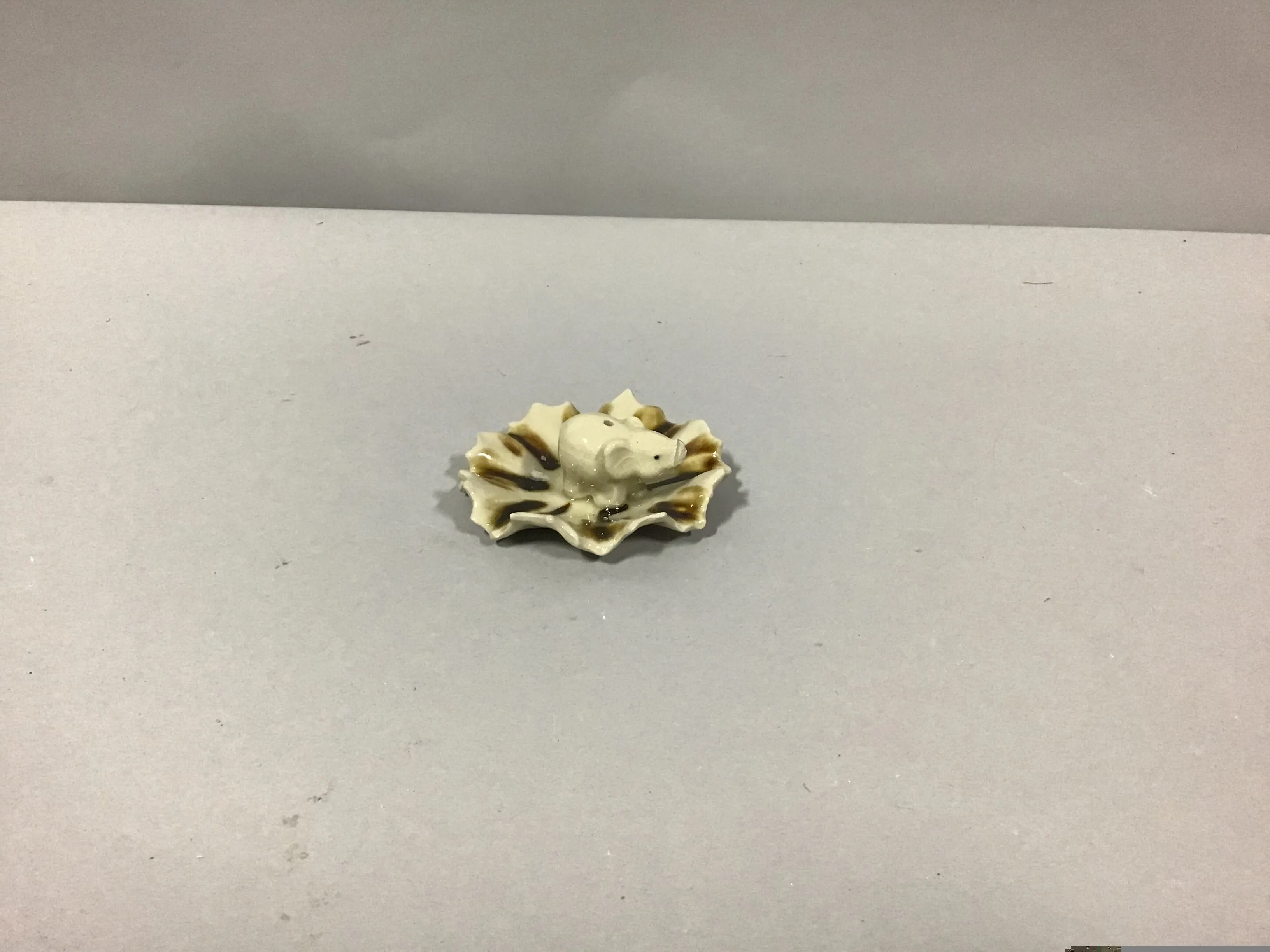 ceramic elephant ring dish 4"