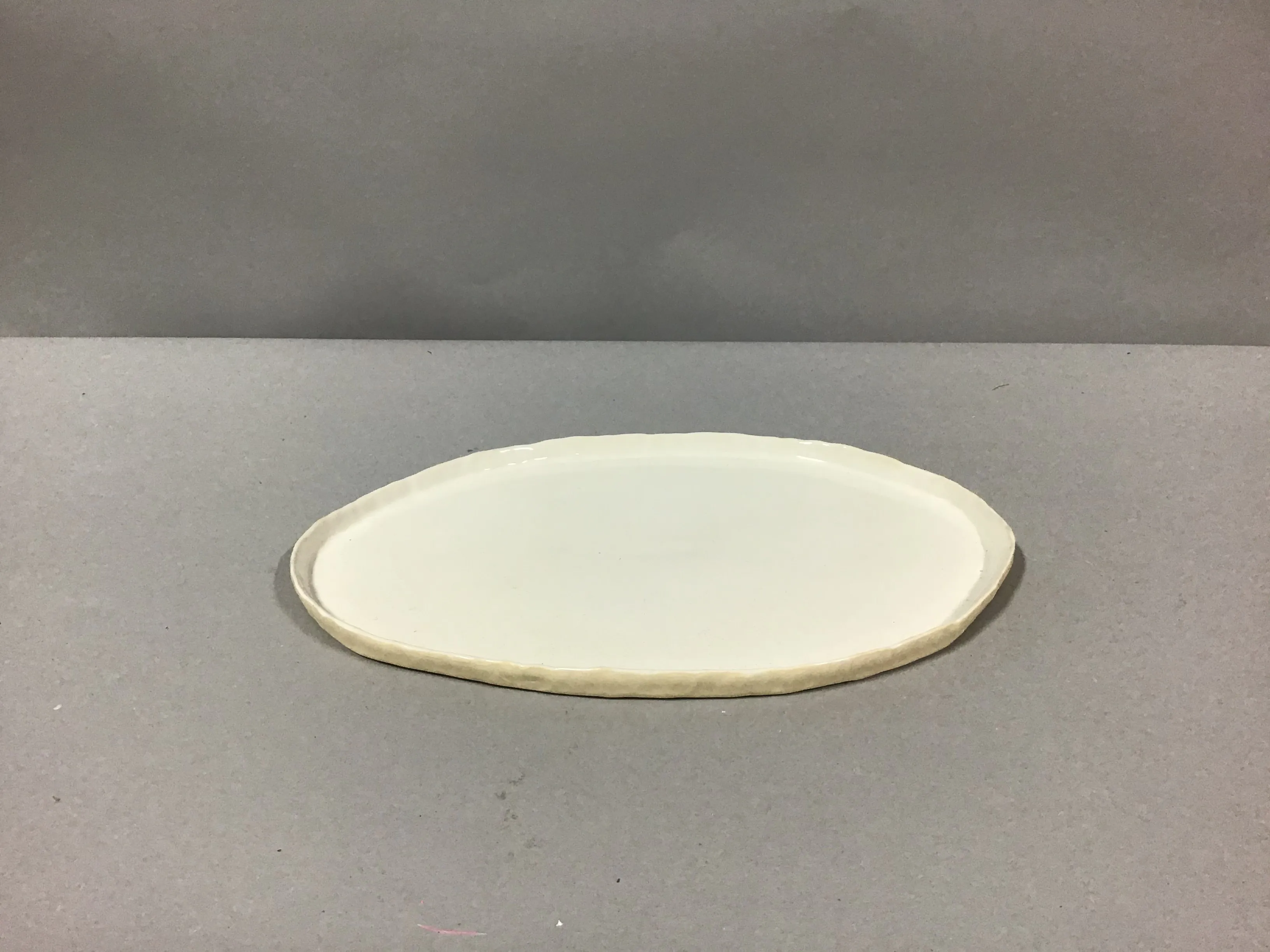handle mae ceramic plate white pie edge 