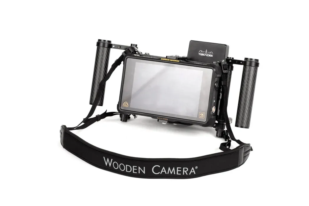 Atomos Shogun Ultra met Directors Monitor cage 