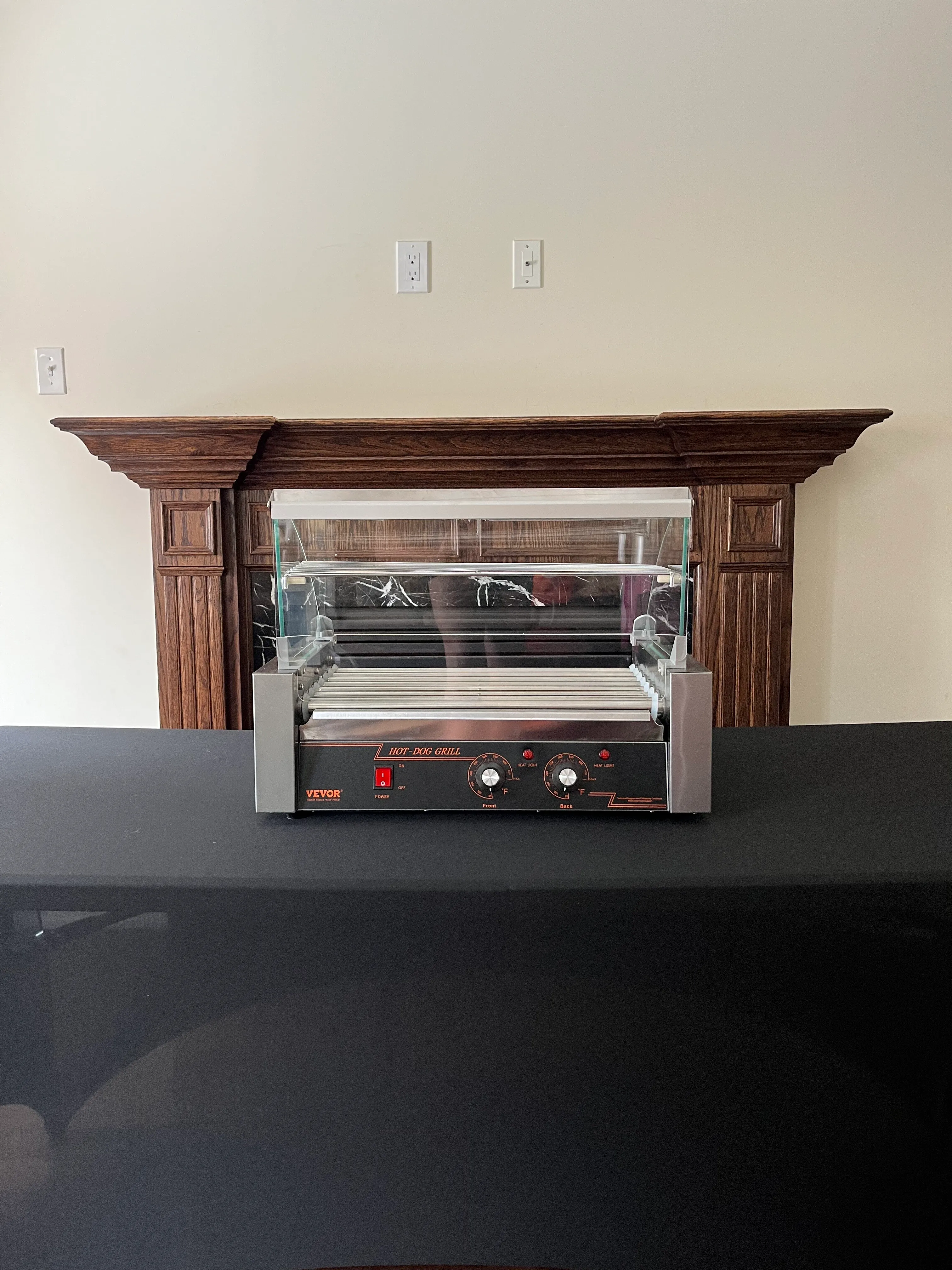 Hot dog roller machine 